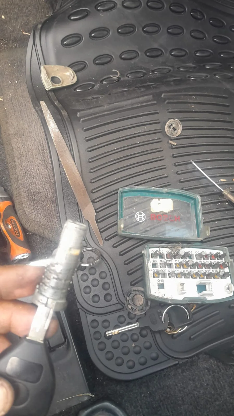 Componentes de una cerradura automotriz